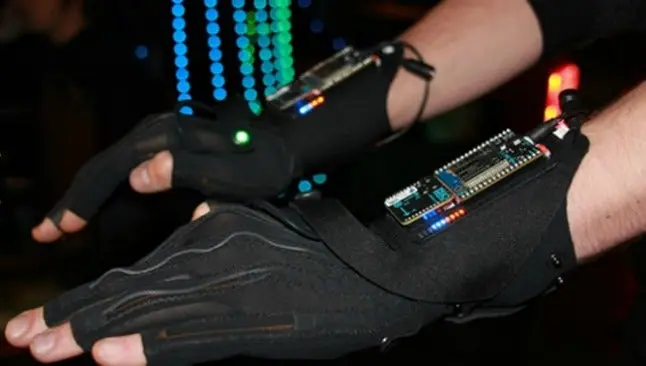 Conoce los guantes Mi.Mu, la nueva forma de hacer música