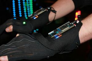 Conoce los guantes Mi.Mu, la nueva forma de hacer música