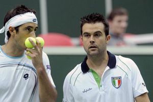 Tenistas italianos, suspendidos por posible amaño de partidos