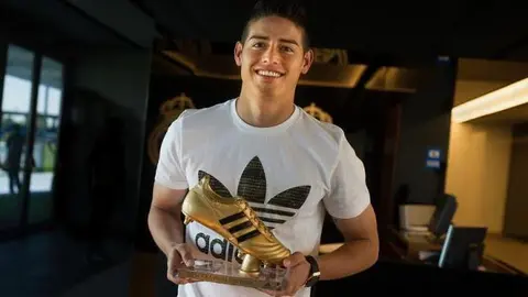 James Rodríguez recibe la Bota de Oro del Mundial de Brasil