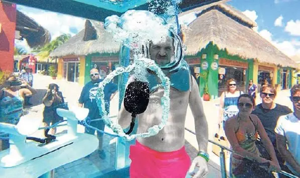 México presume el primer bar bajo el agua en el mundo