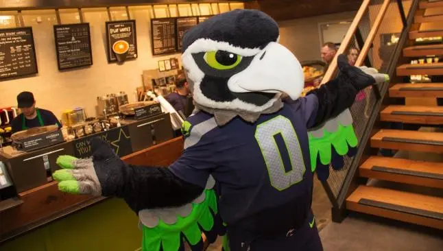 Starbucks crea frapuccino inspirado en Halcones Marinos