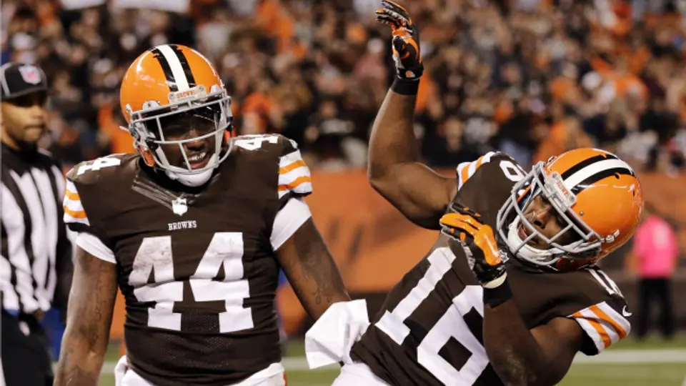 Cleveland supera con lo justo a los Raiders