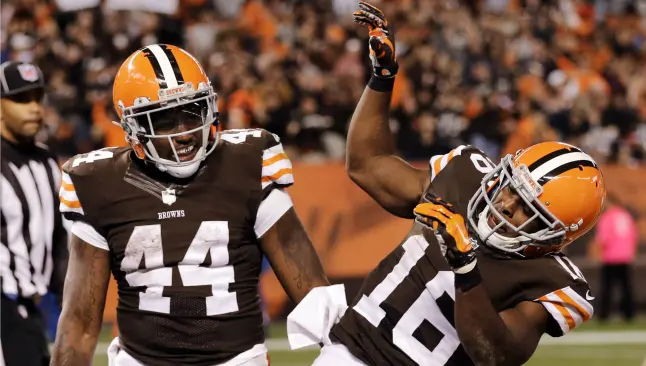 Cleveland supera con lo justo a los Raiders