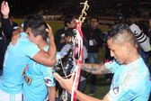 Jugadores del Sporting Cristal rompen el título en festejo