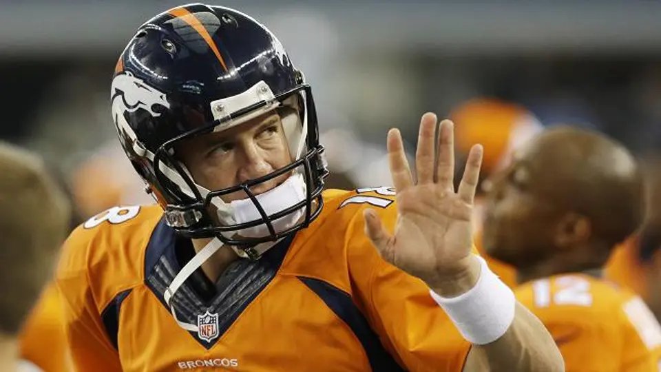 Peyton Manning, multado por insultar a safety de Texanos