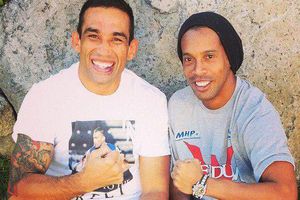 Ronaldinho muestra su apoyo a Werdum para el UFC 188