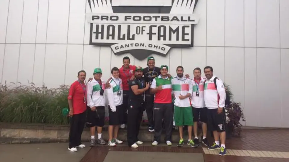 Tri de americano visita Salón de la Fama del futbol