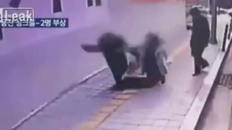 Pareja es tragada' por la tierra en Corea del Sur