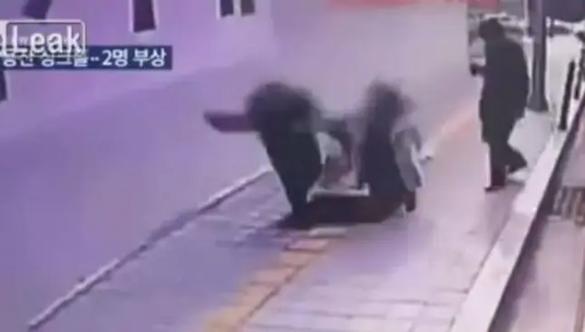 Pareja es tragada' por la tierra en Corea del Sur