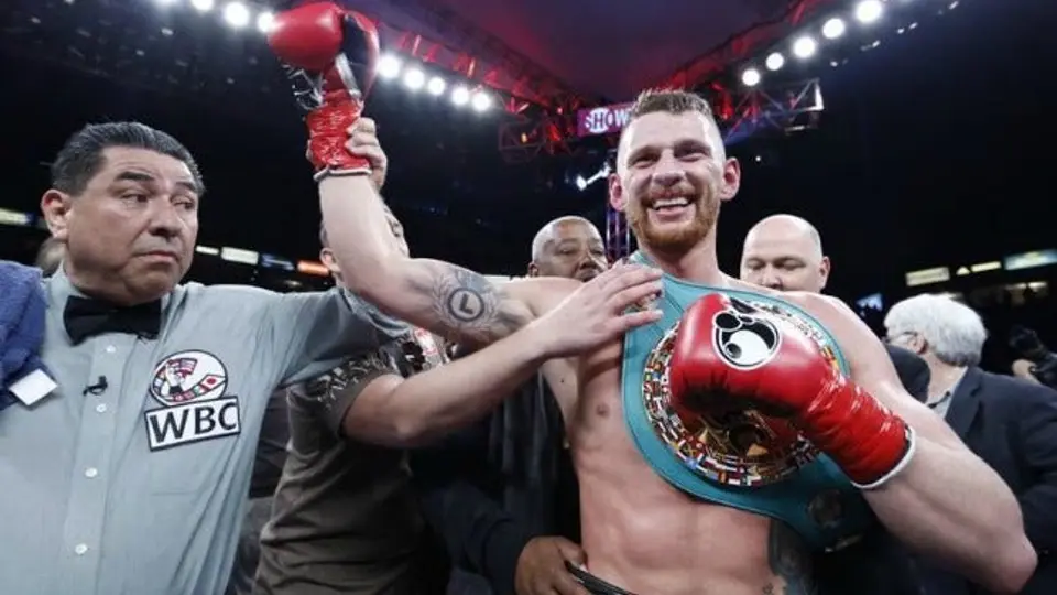 Andrzej Fonfara se impone a Chávez Jr. por KOT
