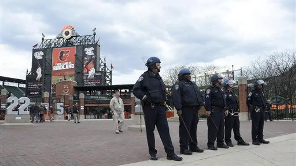 Orioles-Medias Blancas, suspendido por disturbios en Baltimore