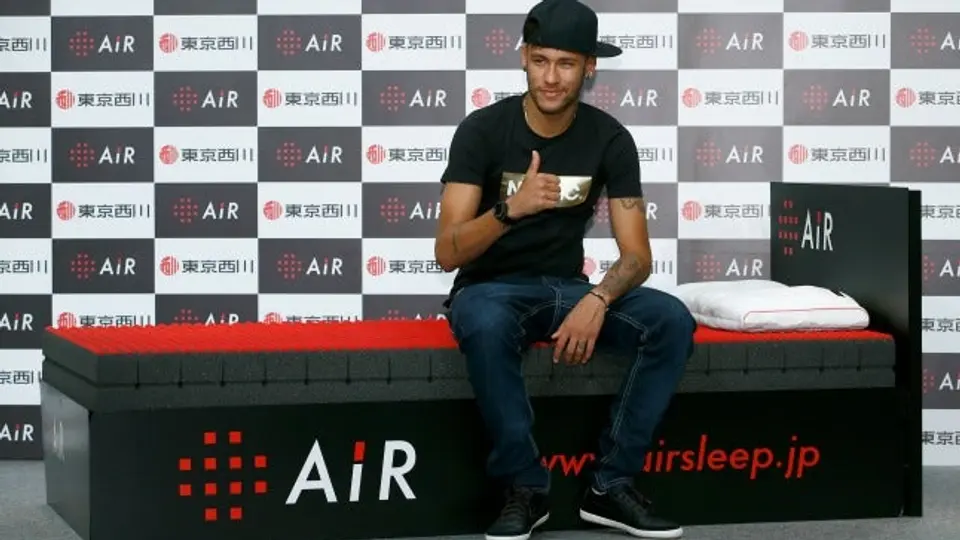 Neymar, multado en Barcelona por vidrios polarizados