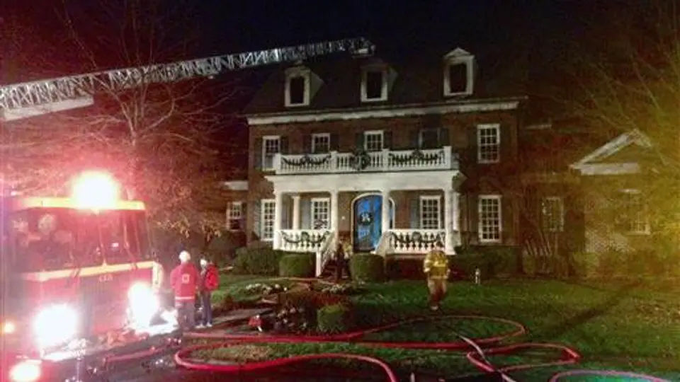Coach de las Panteras sale ileso de incendio en su casa
