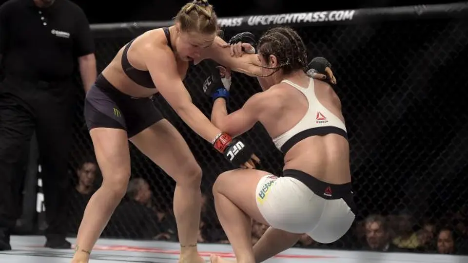 Ronda defenderá su título contra Holm