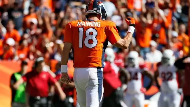Manning llega a 500 pases de TD y se acerca a Favre