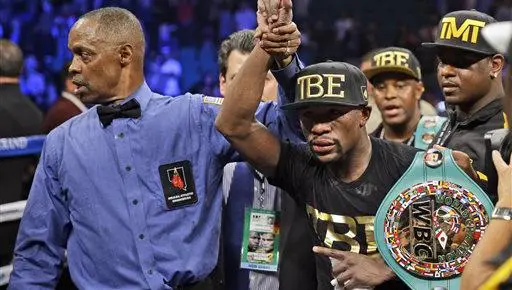 Mayweather no descarta pelea con Pacquiao