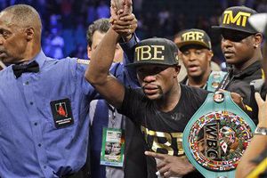 Mayweather no descarta pelea con Pacquiao