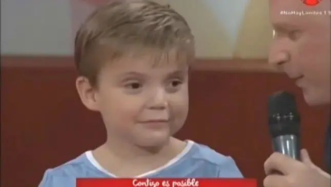 Niño recibe saludo de Messi pero quería a Forlán