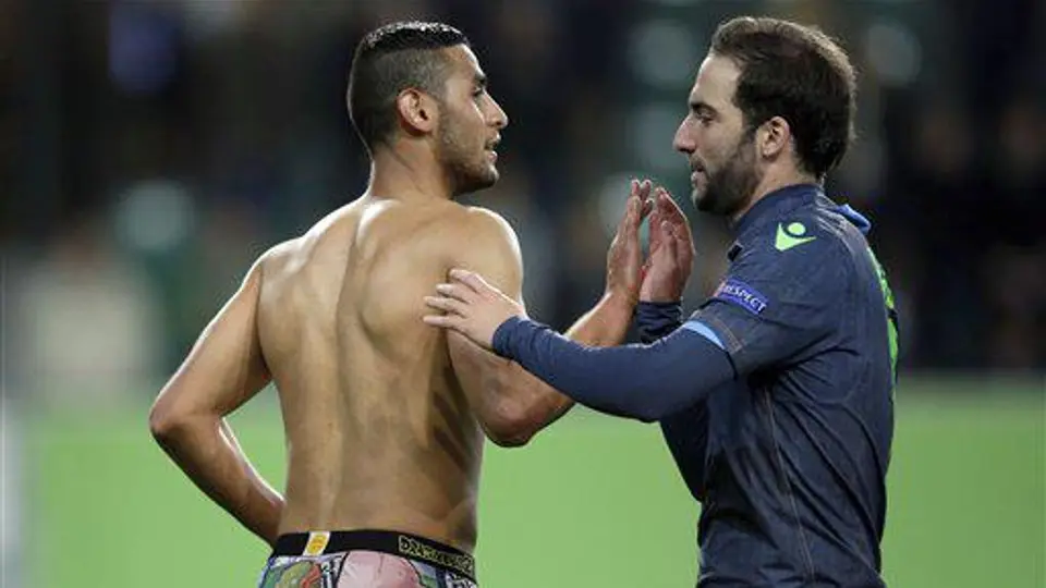 Jugador del Nápoles presume calzones de Dragon Ball