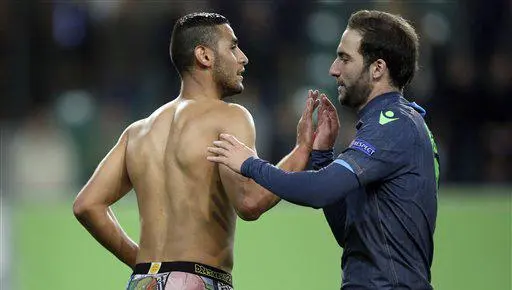 Jugador del Nápoles presume calzones de Dragon Ball