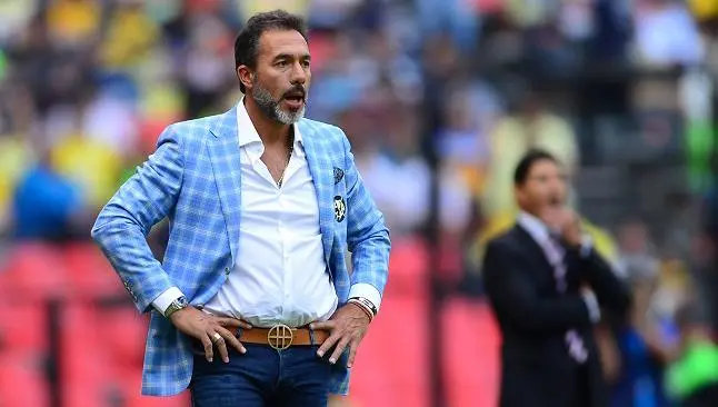 Gustavo Matosas observa el partido entre América y Leones Negros | MEXSPORT
