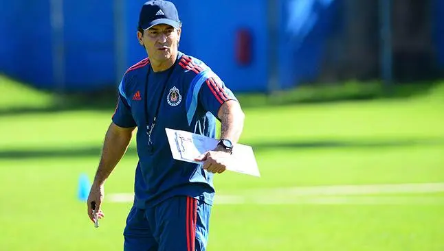 Chepo de la Torre en el entrenamiento de Chivas | MEXSPORT