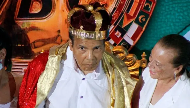 Muhammad Ali es hospitalizado por neumonía