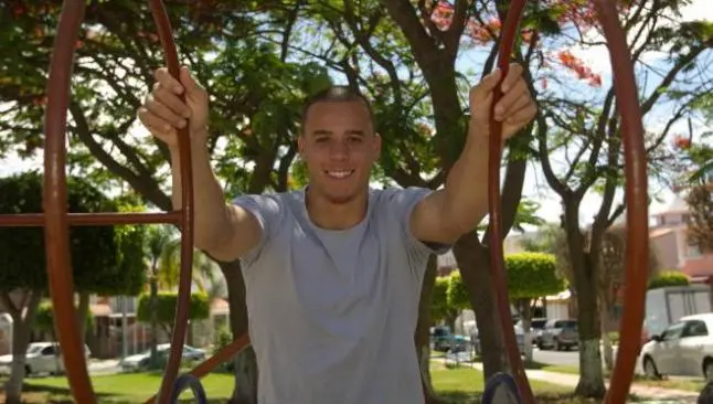 49ers firman a Shayne Skov en equipo de prácticas