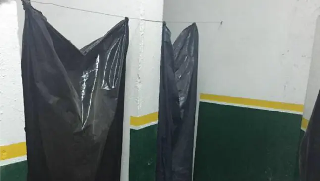 Baños para damas del Estadio León, en estado deplorable