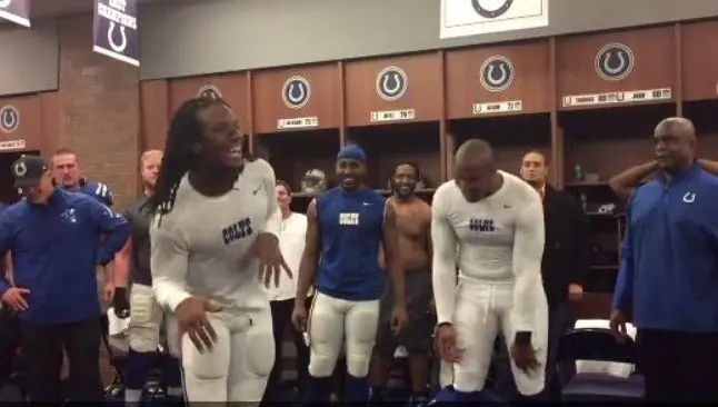 Vestidor de Potros celebra con imitación a luchador de WWE