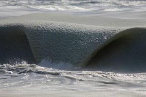 Bajas temperaturas congelan ola en Estados Unidos