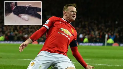 Rooney, noqueado en su casa y lo festeja en partido