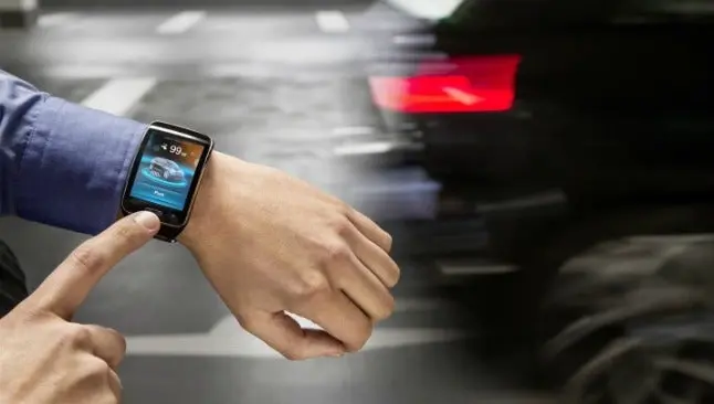 Diseñan auto que podrás estacionar con tu reloj
