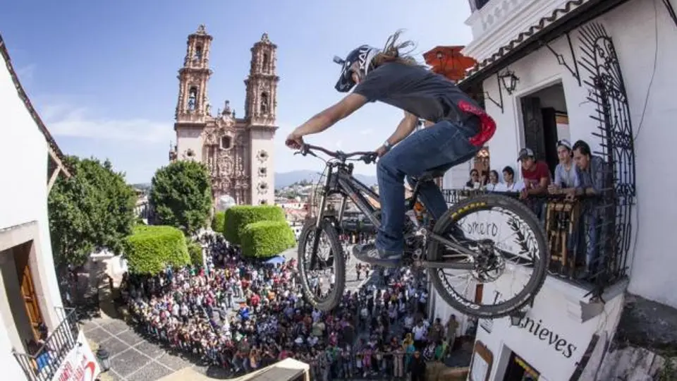 Taxco se paraliza con espectacular DownHill 2014