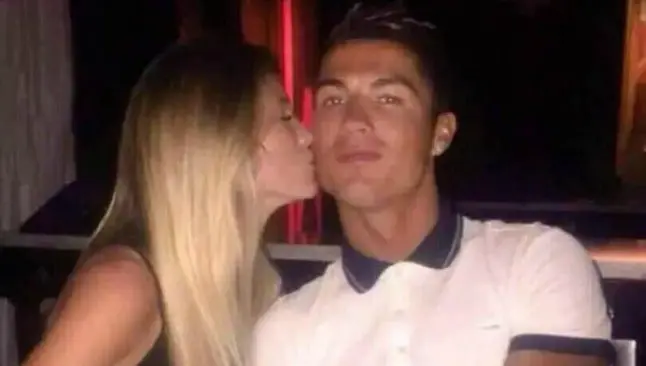 Cristiano invita a cenar a mujer que perdió su celular