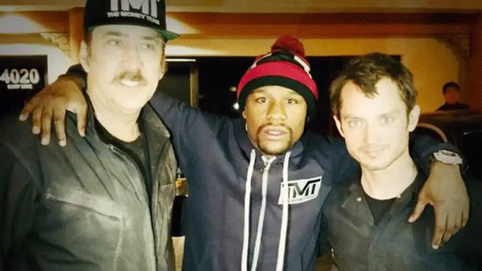 Nicolas Cage y Elijah Wood visitan a Floyd Mayweather