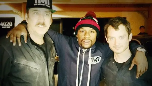 Nicolas Cage y Elijah Wood visitan a Floyd Mayweather
