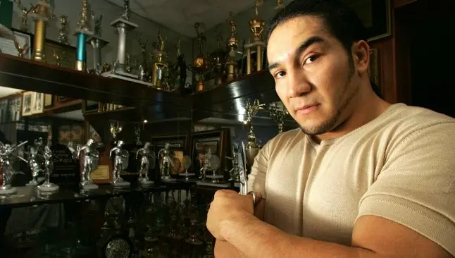 Perro Aguayo asiste al funeral de su hijo