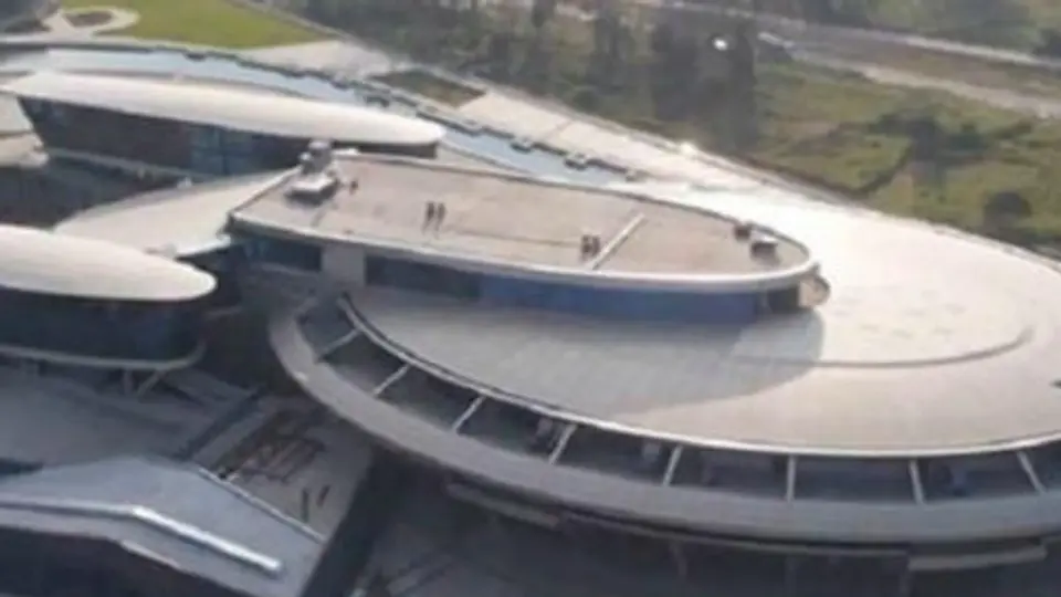 Fan millonario construye oficinas estilo 'Star Trek'