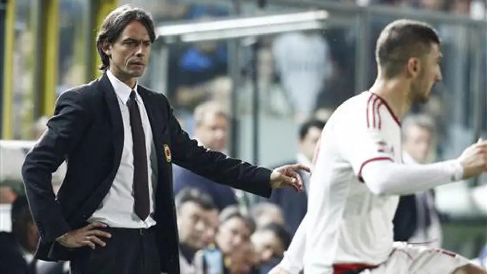 Milan oficializa destitución de Filippo Inzaghi