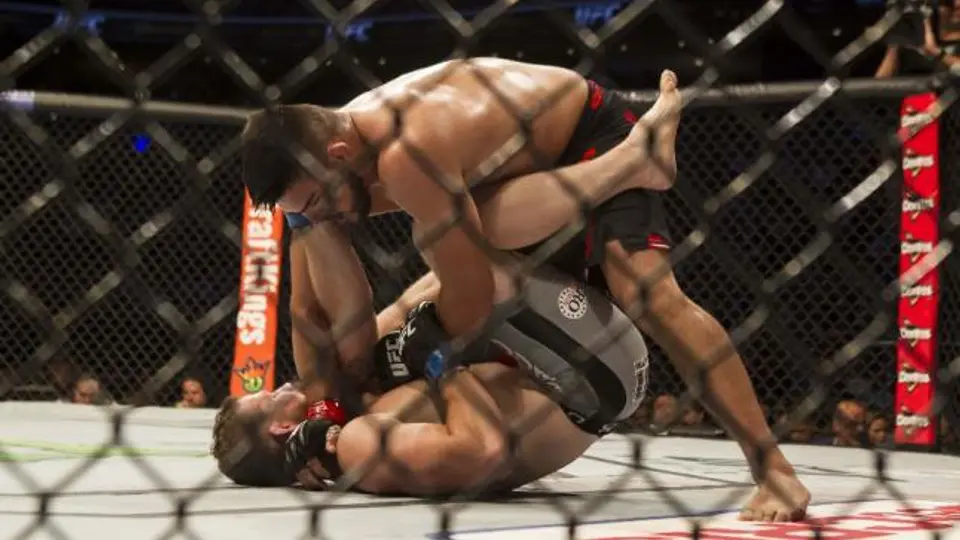Kelvin Gastelum vence por TKO a Marquardt