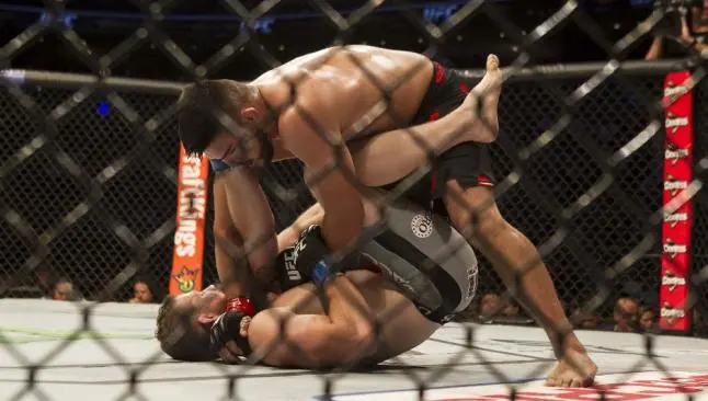 Kelvin Gastelum vence por TKO a Marquardt