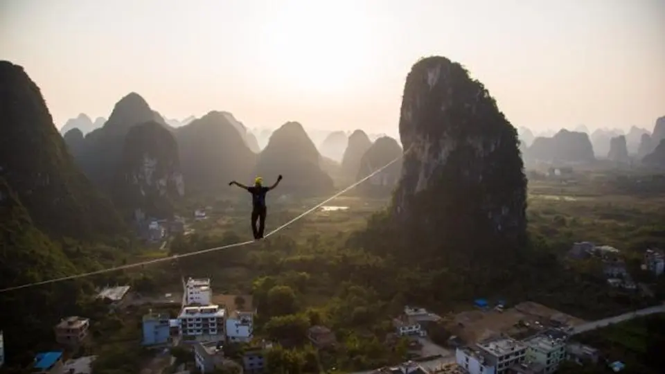 Valiente se atreve a romper el récord mundial de Highline