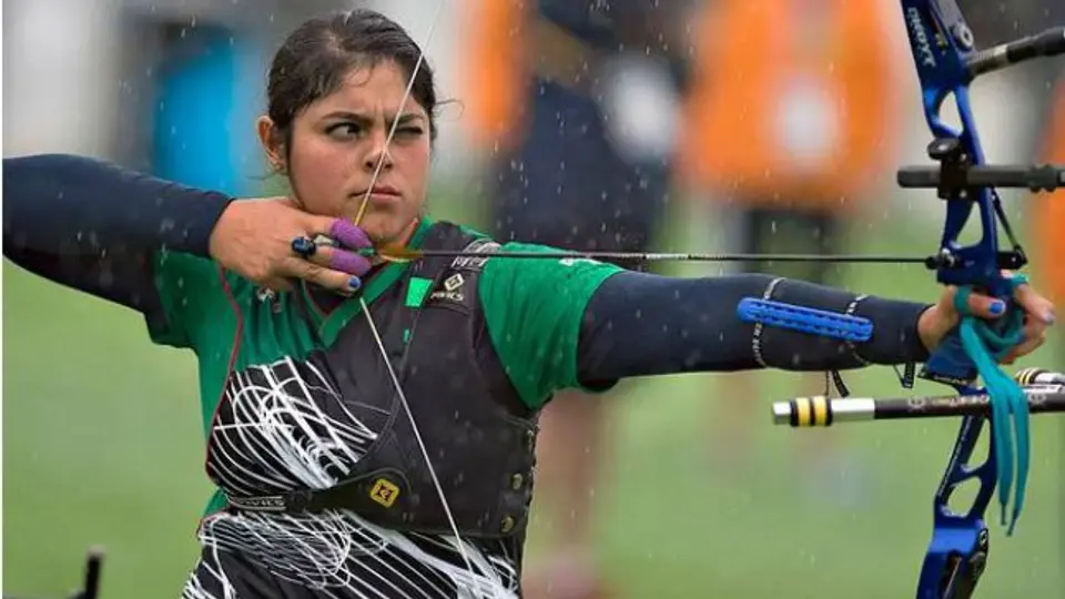 Karla Hinojosa gana medalla de bronce tras vencer a Aída Román
