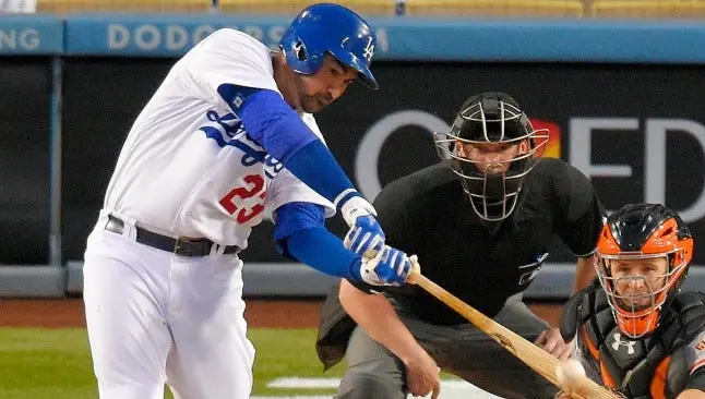 Adrián González, Jugador del Mes en la Liga Nacional