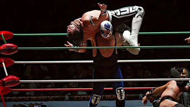 Atlantis y La Sombra apuestan máscaras en 82 Aniversario del CMLL