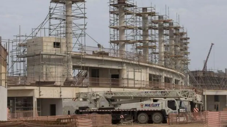 Construcción de sedes olímpicas viola leyes laborales de Brasil