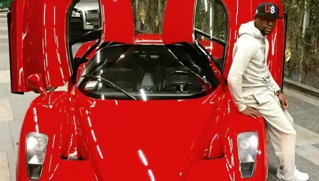Mayweather 'remata' su Ferrari para renovar cochera