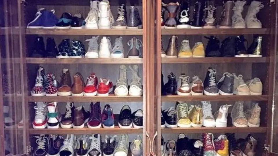 Mayweather presume colección de tenis y lentes en Instagram